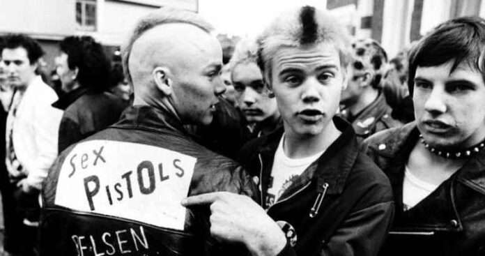La nascita del punk: 45 anni fa l’intervista di Bill Grundy ai Sex Pistols