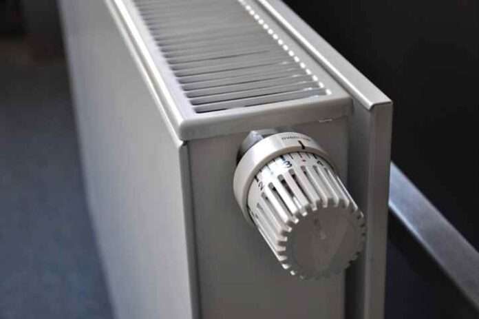 AIE, 10 punti per poter ridurre il gas russo giù termosifoni e tassa extraprofitti compagnie