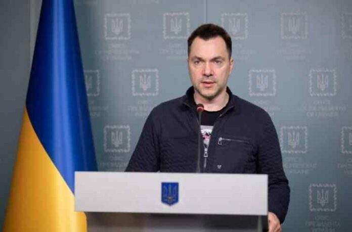 Ucraina, si dimette Arestovich per le sue ipotesi sul missile caduto a Dnipro