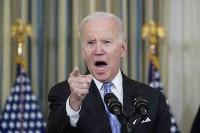 Biden rimette l'elmetto: 