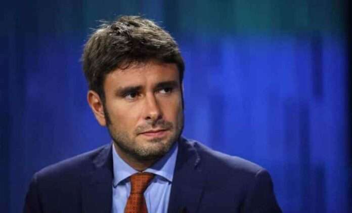 Di Battista viene e va: ora c'è il tour degli scontenti a cinque stelle