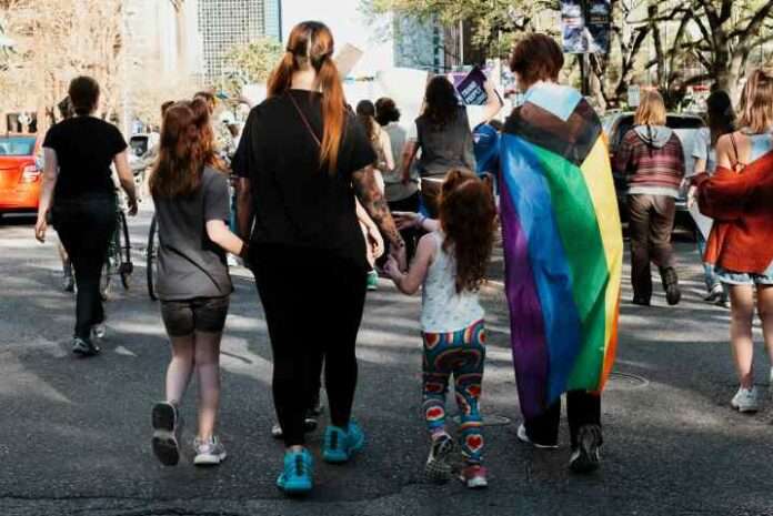 Famiglia Queer un'idea antica mascherata da novità