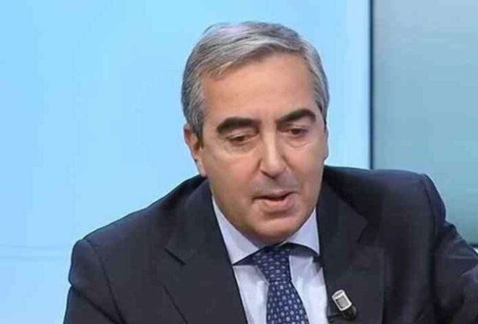 Imbarazzante Gasparri: “Xi Jinping è un dittatore da abbattere