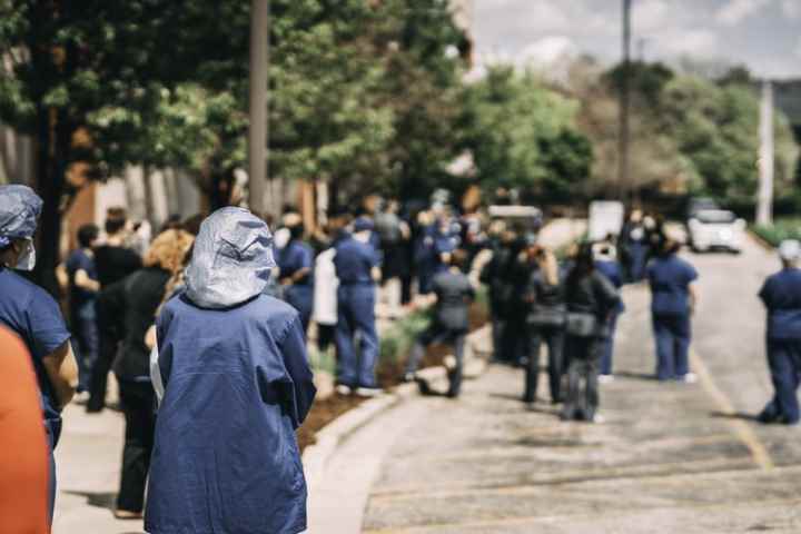 I medici a marzo erano eroi in corsia poi sono finiti nel limbo burocratico