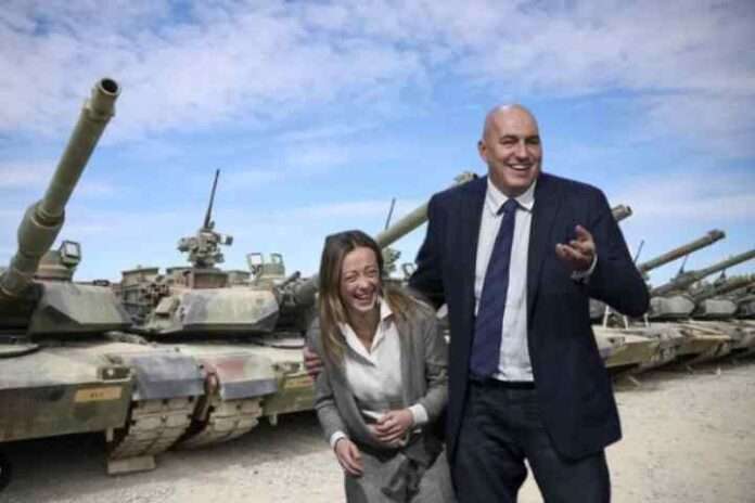Il Governo flirta con la lobby della guerra sotto l'ombrello UE