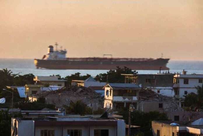 Il Venezuela sepolto dalle macerie, mentre gli Usa continuano a razziare