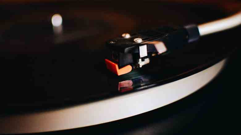 Il ritorno del vinile: essere à la page ascoltando un 33 giri