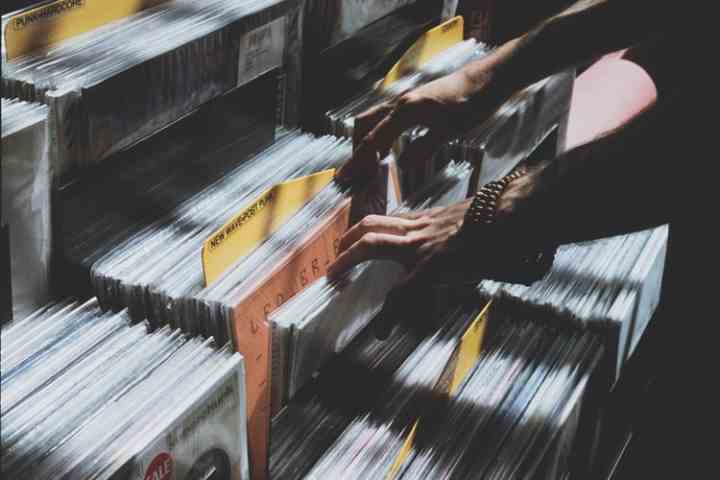 Il ritorno del vinile: essere à la page ascoltando un 33 giri