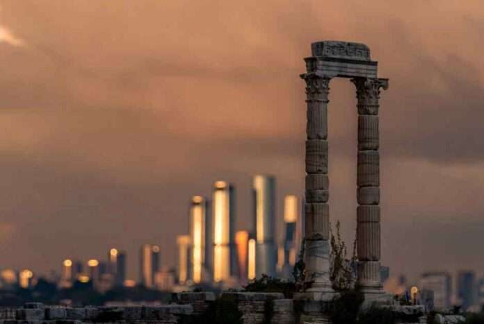 Il suicidio lento dell'Occidente perché le civiltà non vengono uccise, si arrendono