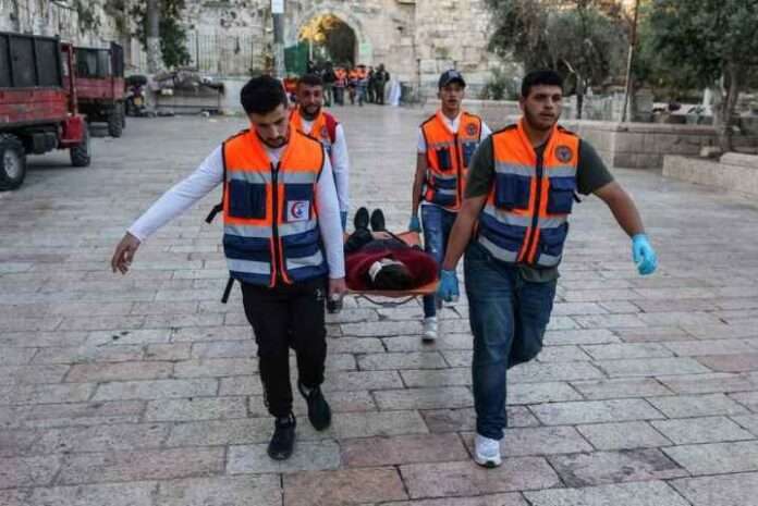 Israele, assalto alla moschea di al-Aqsa