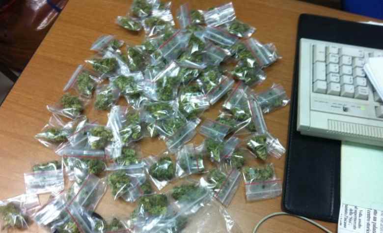 Kaprio, il rapper con 2000 dosi hashish in casa, graziato. Il giudice: uso personale, stimola creatività
