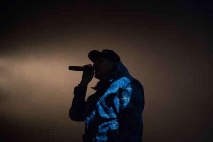 Kaprio, il rapper con 2000 dosi hashish in casa, graziato. Il giudice: uso personale, stimola creatività