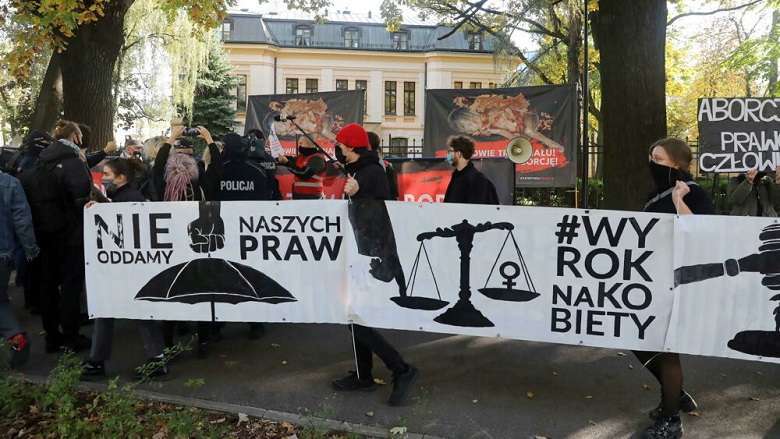 La Polonia contro le donne aborto vietato anche con malformazioni del feto2