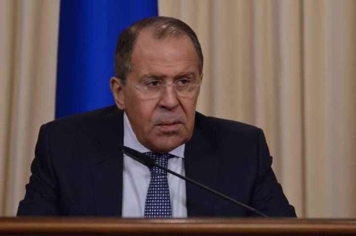 Lavrov irride Di Maio: 