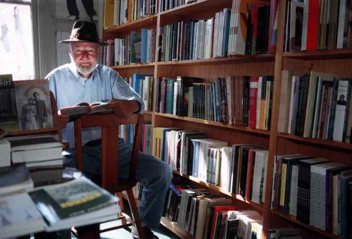 Lawrence Ferlinghetti è morto. Lawrence Ferlinghetti è già rinato