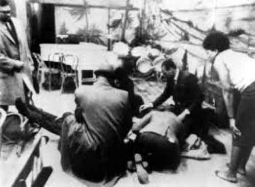 Dovreste rileggere Malcom X: contro il potere bianco