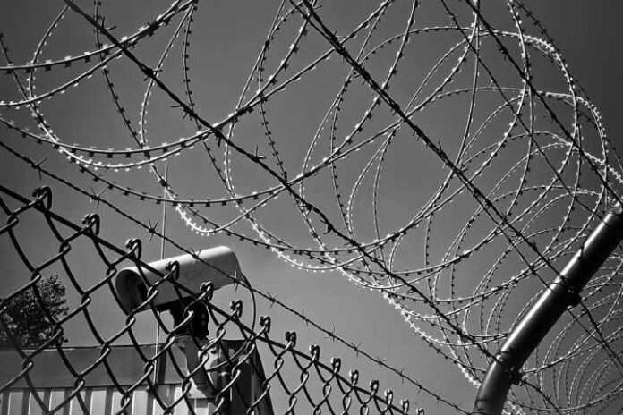 Migranti e rifugiati: la terribile ipocrisia dei 
