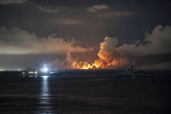 Notte di fuoco a Hormuz. gli Usa colpiscono l'Iran e la Nato applaude prima di capire