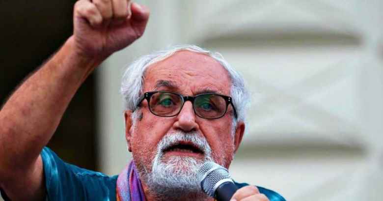 Padre Zanotelli contro il governo: Lamorgese micidiale contro i migranti
