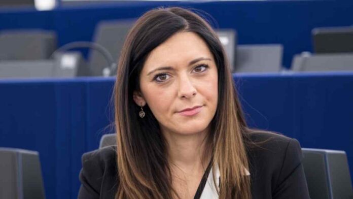 Picierno lasciò il PD per salvare l'Europa, ora implora il PPE per salvare la poltrona