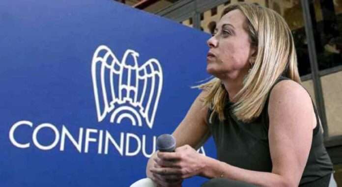 Reddito di cittadinanza: è metadone di Stato per la Meloni, l'eroina dei ricchi