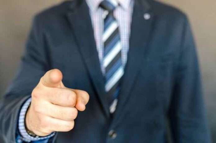 Sgridare in pubblico un dipendente integra il reato di maltrattamenti
