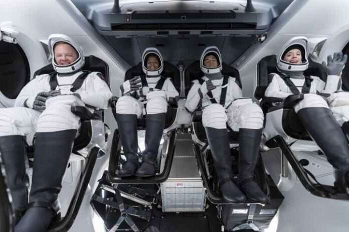 Space X: Turismo spaziale, spazzatura spaziale e nomi, cose, città...spaziali