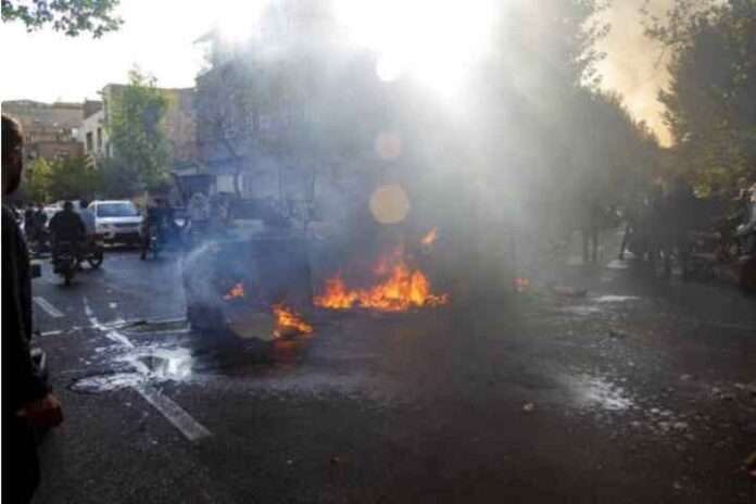 Strage in Iran, oltre 100 morti. Teheran accusa Usa e Israele