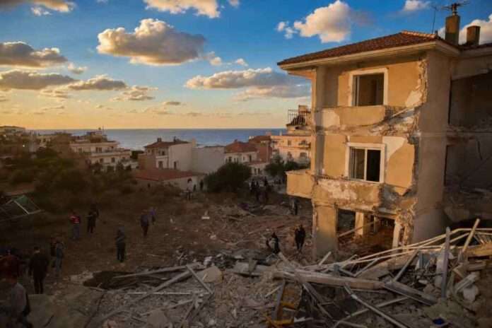 Tiro bombardata durante la tregua Israele attacca mentre Washington negozia