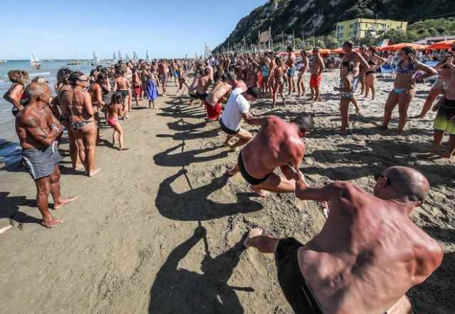 Vacanze 2021, la svolta balneare di Draghi tutti al mare!