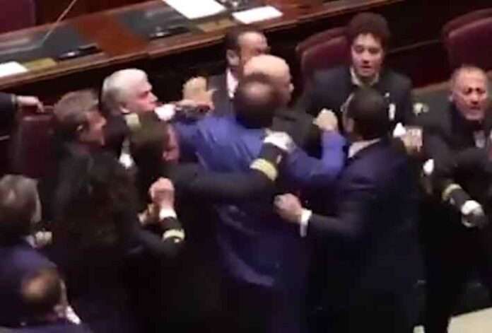 aggressione alla camera, deputato m5s portato via in barella