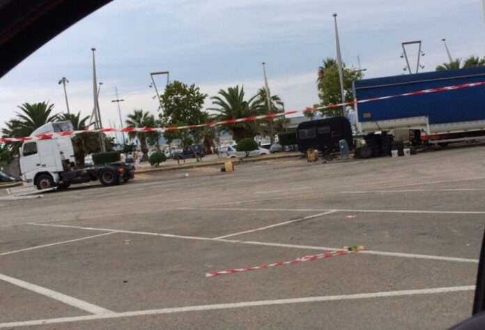 Camion forza blocco di lavoratori e investe sindacalista: morto 35enne delegato Cobas