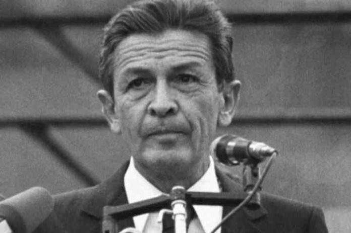 E ritorna l'ipocrita richiamo a Berlinguer
