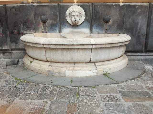 Tesori napoletani: Fontana della Scapigliata e Fontana del Capone