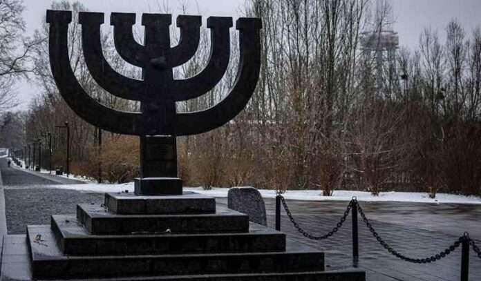 Ucraina, il mausoleo della Shoah non è stato distrutto dai russi ma dalla stampa italiana